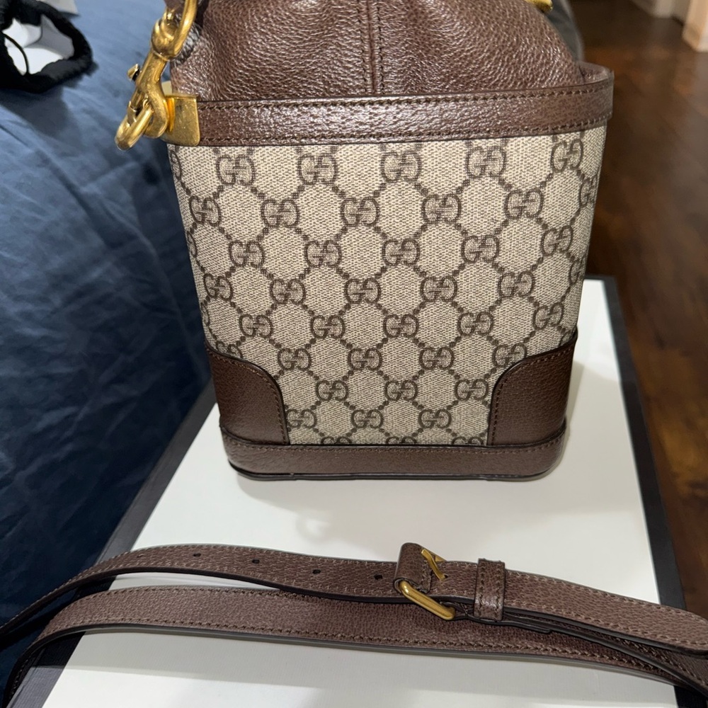 Gucci Beige and Brown GG Bucket Bag - Picture 3 of 6